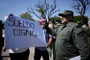 Lee más sobre el artículo El reclamo cara a cara de los gendarmes a Bullrich: “Doctora, yo vuelvo a mi casa y no hay para comer»