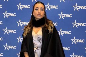 Lee más sobre el artículo Un vuelo privado, una ex azafata trumpista y valijas bajo sospecha