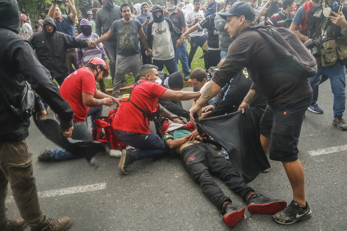 Lee más sobre el artículo Un gobierno en bajada al que sólo le queda reprimir la protesta en ascenso