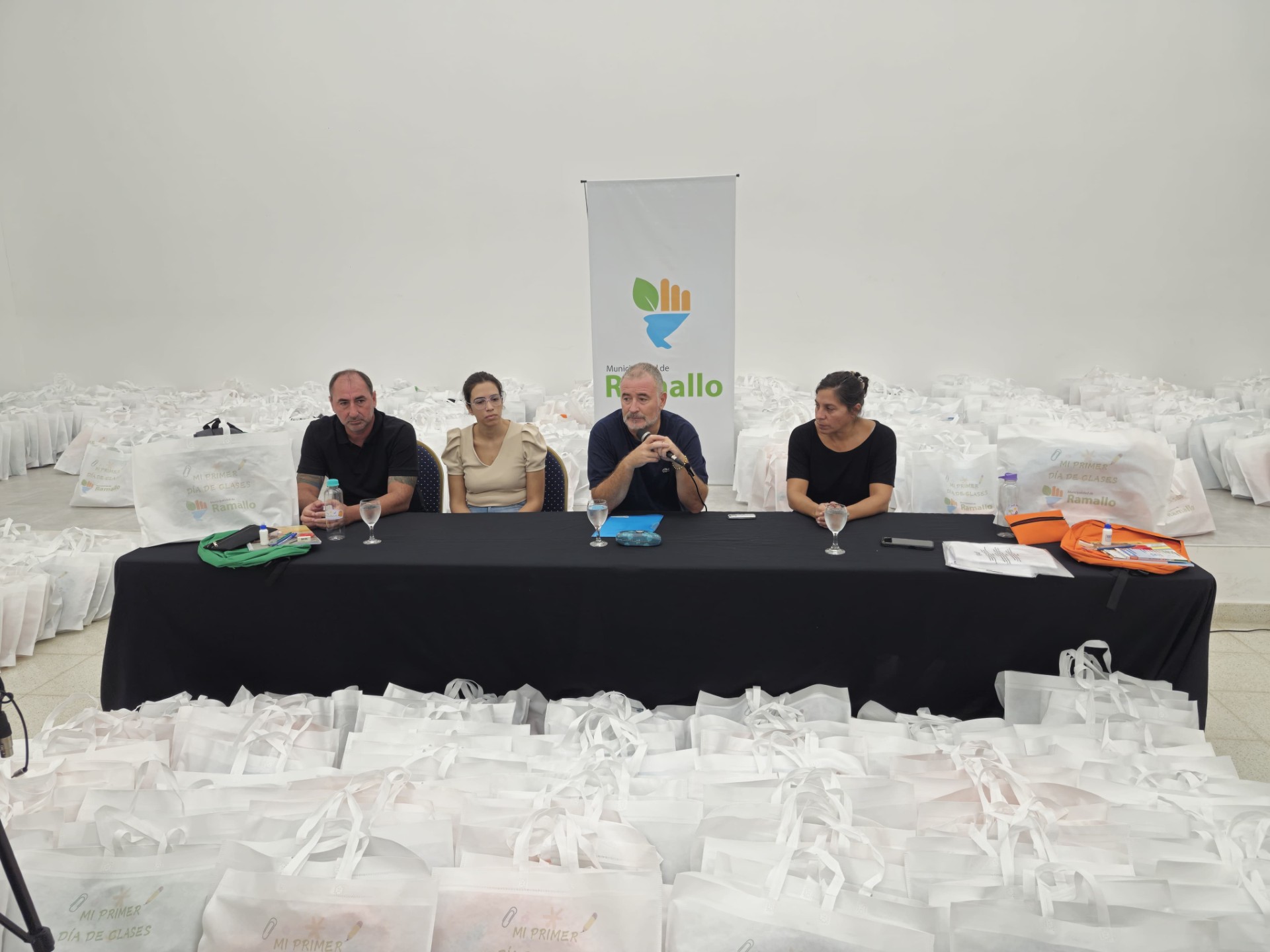 Lee más sobre el artículo Ramallo: el municipio entregó 1.200 kits escolares en el inicio del ciclo lectivo