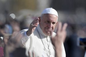 Lee más sobre el artículo El médico del Papa reveló que temieron no poder salvarlo: “debimos elegir entre parar y dejarlo ir o forzarlo y probar con todo»