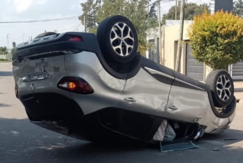 Lee más sobre el artículo Espectacular vuelco en la zona oeste de la ciudad