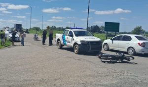 Lee más sobre el artículo Dos motociclistas heridos tras choque entre moto y auto en la zona oeste