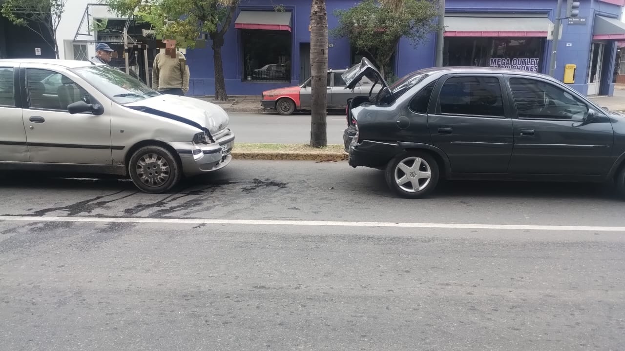 Lee más sobre el artículo Colisionaron dos autos en Avenida Savio y Pellegrini