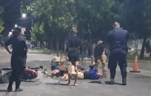 Lee más sobre el artículo Una mujer y un niño con lesiones graves tras choque entre motos