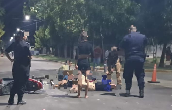 Lee más sobre el artículo Una mujer y un niño con lesiones graves tras choque entre motos