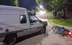Lee más sobre el artículo Joven motociclista pelea por su vida tras grave accidente en zona oeste