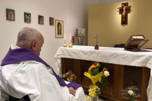 Lee más sobre el artículo El Vaticano difundió la primera foto de Francisco desde su internación