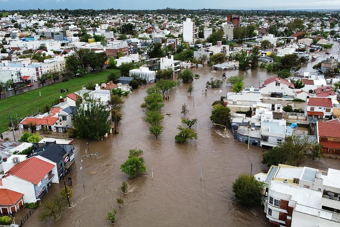 Lee más sobre el artículo Un diluvio trágico inundó a Bahía Blanca 