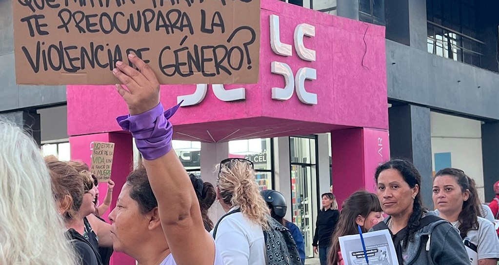 Lee más sobre el artículo Masiva marcha por el 8M en las calles de nuestra ciudad