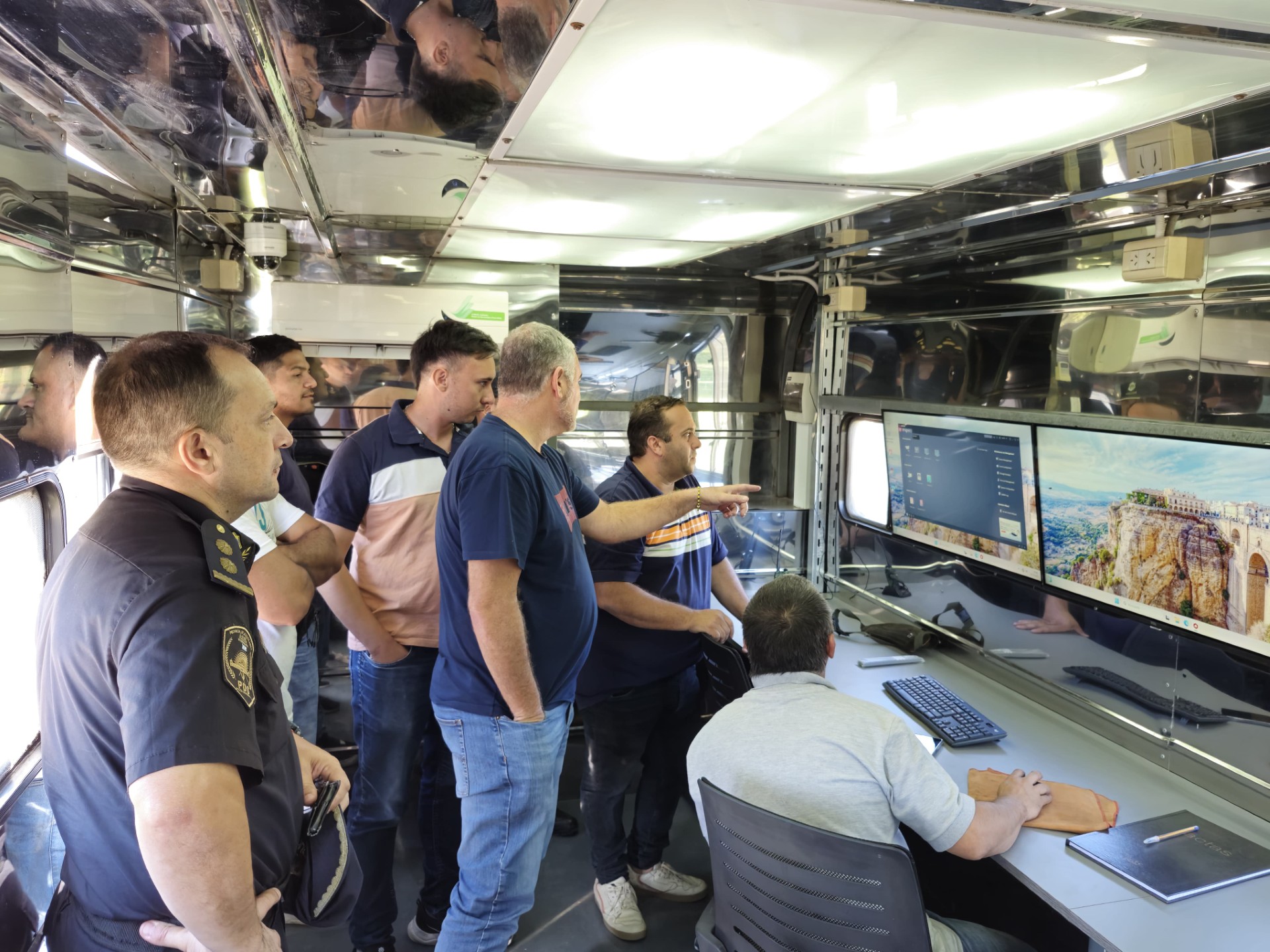 Lee más sobre el artículo Seguridad en Ramallo: Poletti presentó un centro de monitoreo en Barrio Santa Rosa