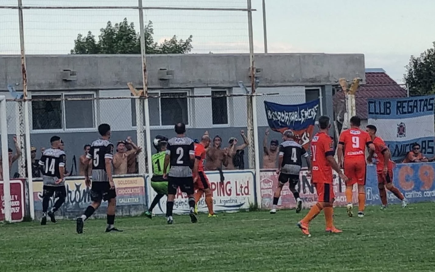 Lee más sobre el artículo Liga Nicoleña de Fútbol: Regatas empató con La Emilia