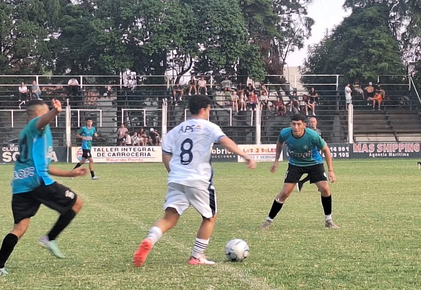 Lee más sobre el artículo Liga Nicoleña de Fútbol: Regatas, Somisa y San Martín siguen liderando las posiciones