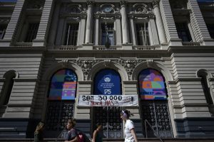 Lee más sobre el artículo Uruguay: amenazas de bomba y masacres en shoppings e instituciones educativas