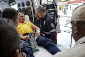Lee más sobre el artículo Brasil: Jair Bolsonaro fue internado de urgencia por dolores en el abdomen