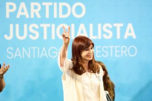 Lee más sobre el artículo CFK amaga con ser candidata a la Legislatura bonaerense