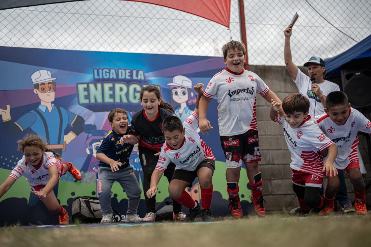 Lee más sobre el artículo Gran éxito del «Coloncito» junto a «La Liga de la Energía»