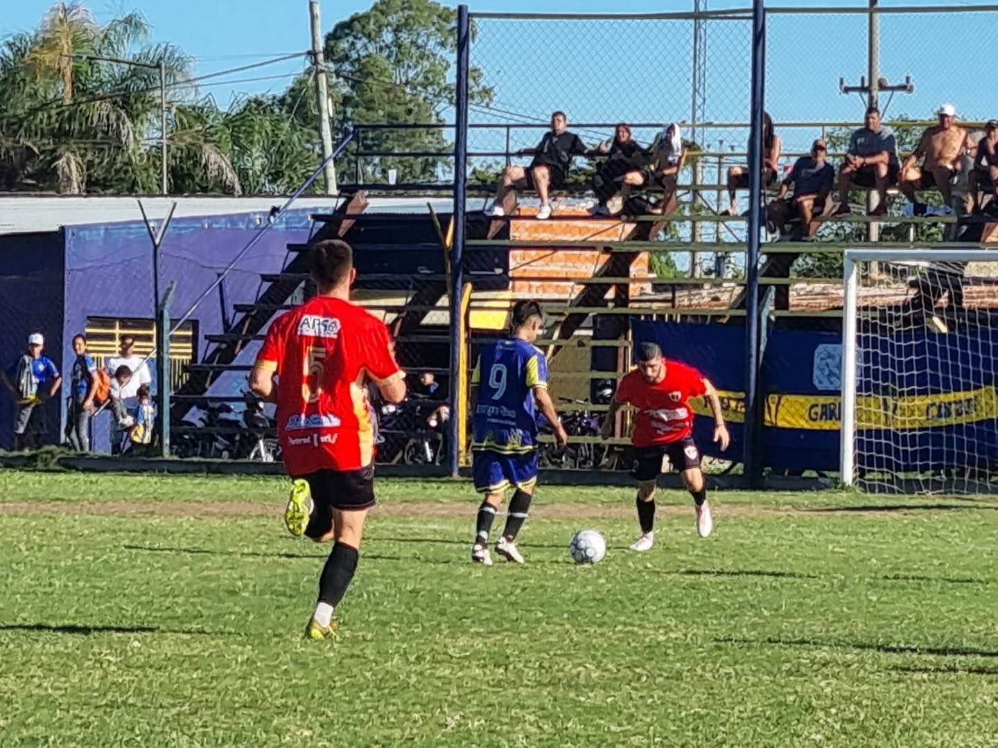 Lee más sobre el artículo Liga Nicoleña de Fútbol: Regatas y Paraná son los punteros tras la sexta fecha