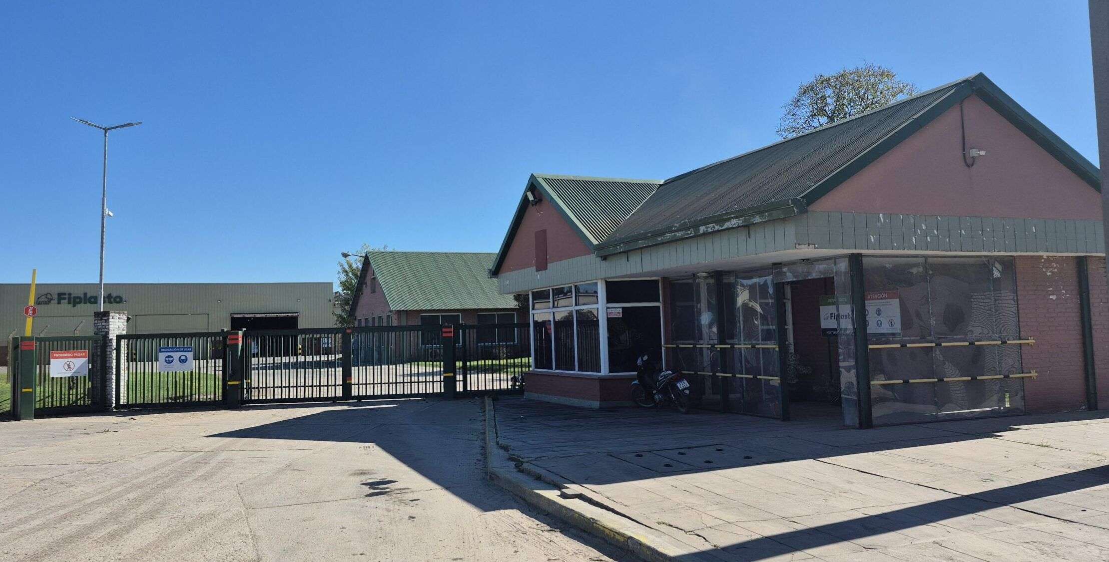 Lee más sobre el artículo Fiplasto: “Aumento no hay y si no les gusta, cierro la fábrica y nos vamos»