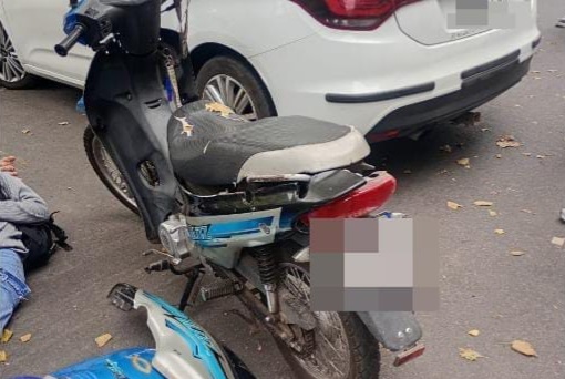 Lee más sobre el artículo Una joven herida tras choque entre moto y auto en la zona céntrica
