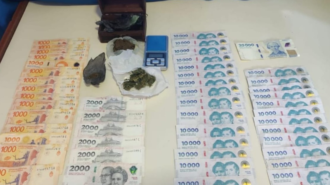 Lee más sobre el artículo Un sujeto fue detenido con drogas y dinero, tras agredir a su ex pareja