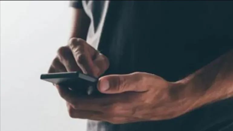 Lee más sobre el artículo Detienen a un sujeto acusado de enviar pornografía infantil a chicos de escuelas