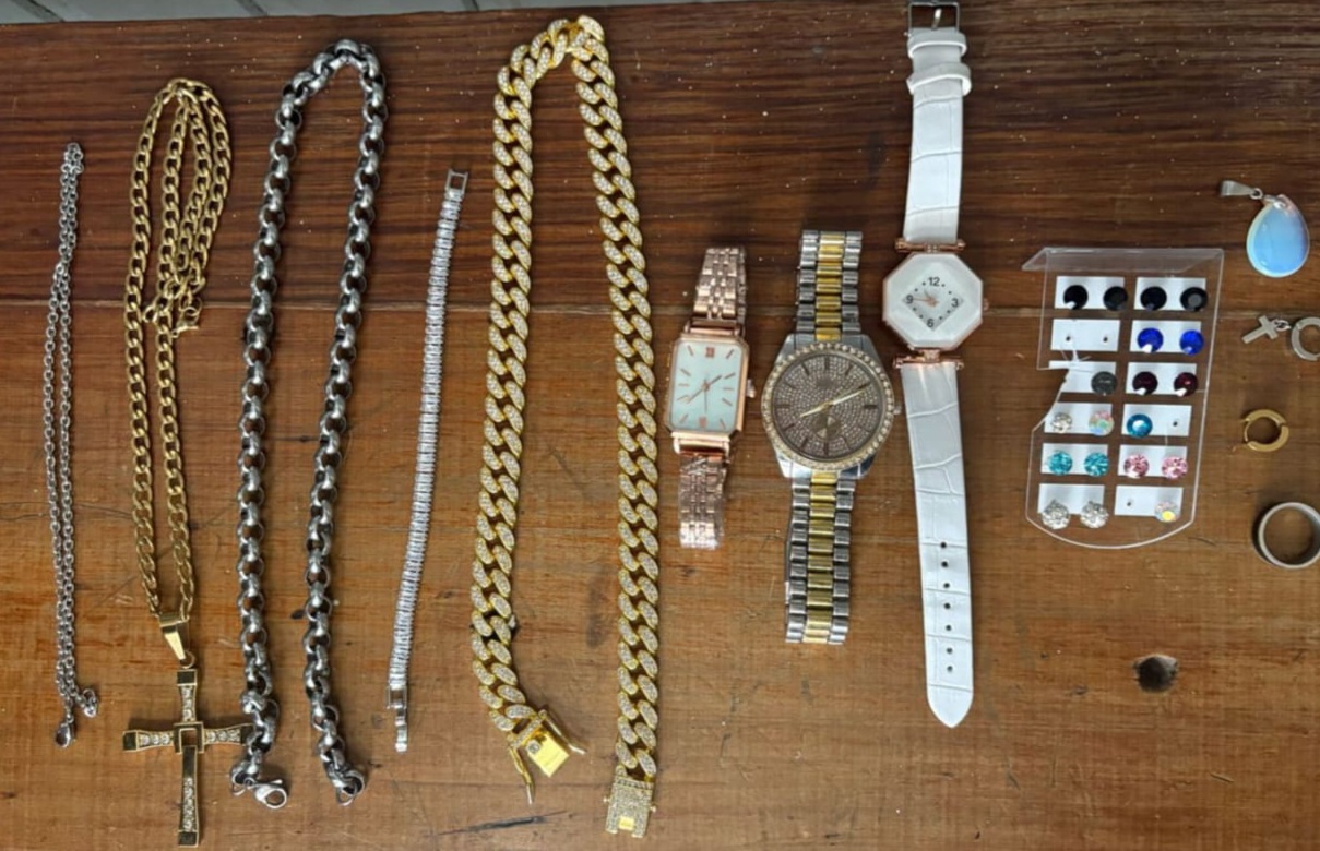 Lee más sobre el artículo Dos menores de 13 años robaron joyas y fueron detenidos