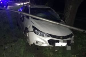 Lee más sobre el artículo Un automovilista herido tras chocar columna de alumbrado en zona norte