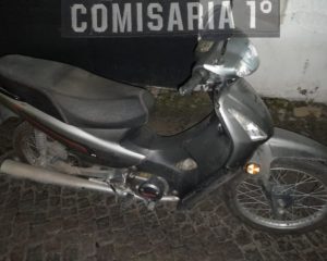 Lee más sobre el artículo Recuperan moto robada y detienen a una mujer