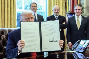 Lee más sobre el artículo Trump pausó los aranceles por 90 días a los países que no tomaron represalias contra EE.UU.