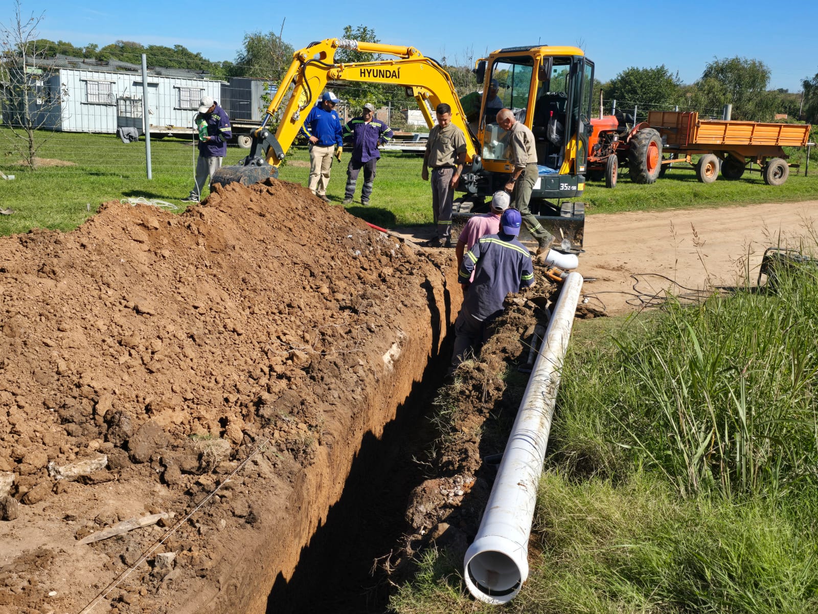 Lee más sobre el artículo El municipio de Ramallo comenzó a extender la red de cloacas en el B° Pinar del Río y zonas aledañas