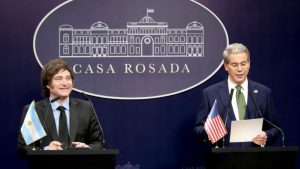 Lee más sobre el artículo El secretario del Tesoro de EEUU dijo que podrían dar un préstamo a la Argentina ante un shock global