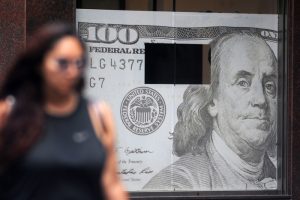 Lee más sobre el artículo Un país sin paraguas en la tormenta financiera 