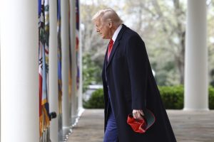 Lee más sobre el artículo Trump impone «aranceles recíprocos amables» y desata la tensión global
