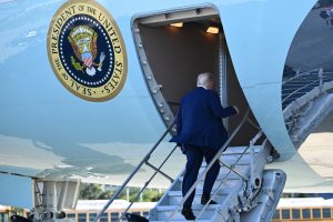 Lee más sobre el artículo Trump anuncia que la tregua arancelaria «será breve»