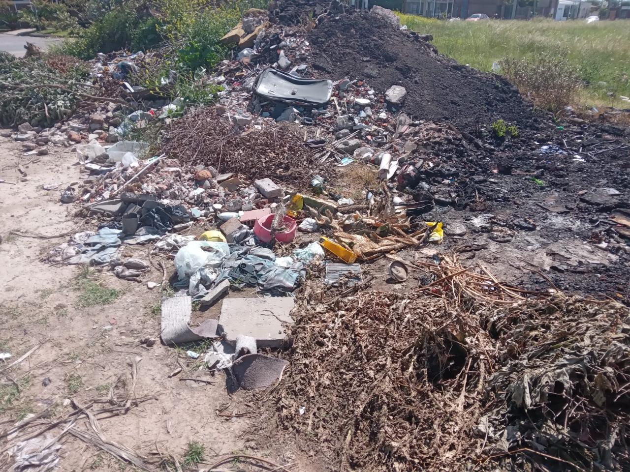 Lee más sobre el artículo El Juzgado de Faltas sancionó a un conductor por tirar escombros en la vía pública