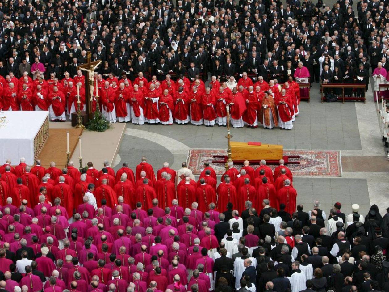 Lee más sobre el artículo Luego de un multitudinario funeral, el papa Francisco ya descansa en la basílica de Santa María la Mayor