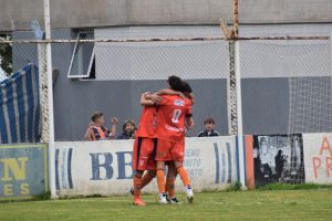 Lee más sobre el artículo Liga Nicoleña de Fútbol: ganó Regatas y es el único puntero