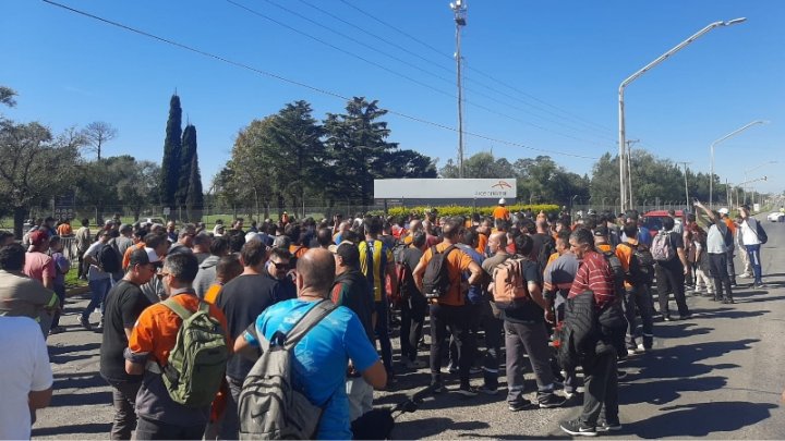 Lee más sobre el artículo Trabajadores de Acindar inician paro por tiempo indeterminado