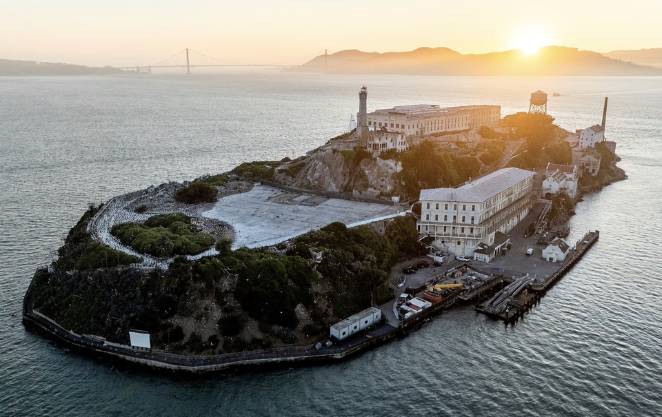 Lee más sobre el artículo Trump ordena la reapertura de la prisión de Alcatraz para los «delincuentes más despiadados»