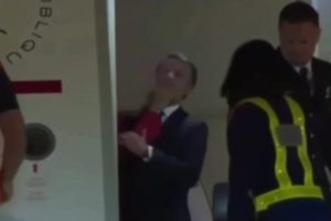 Lee más sobre el artículo Escándalo en Francia por el video de un cachetazo de Brigitte a Emmanuel Macron
