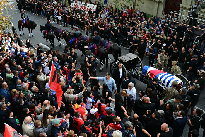 Lee más sobre el artículo Emotiva despedida a Pepe Mujica: lágrimas y agradecimientos de su pueblo