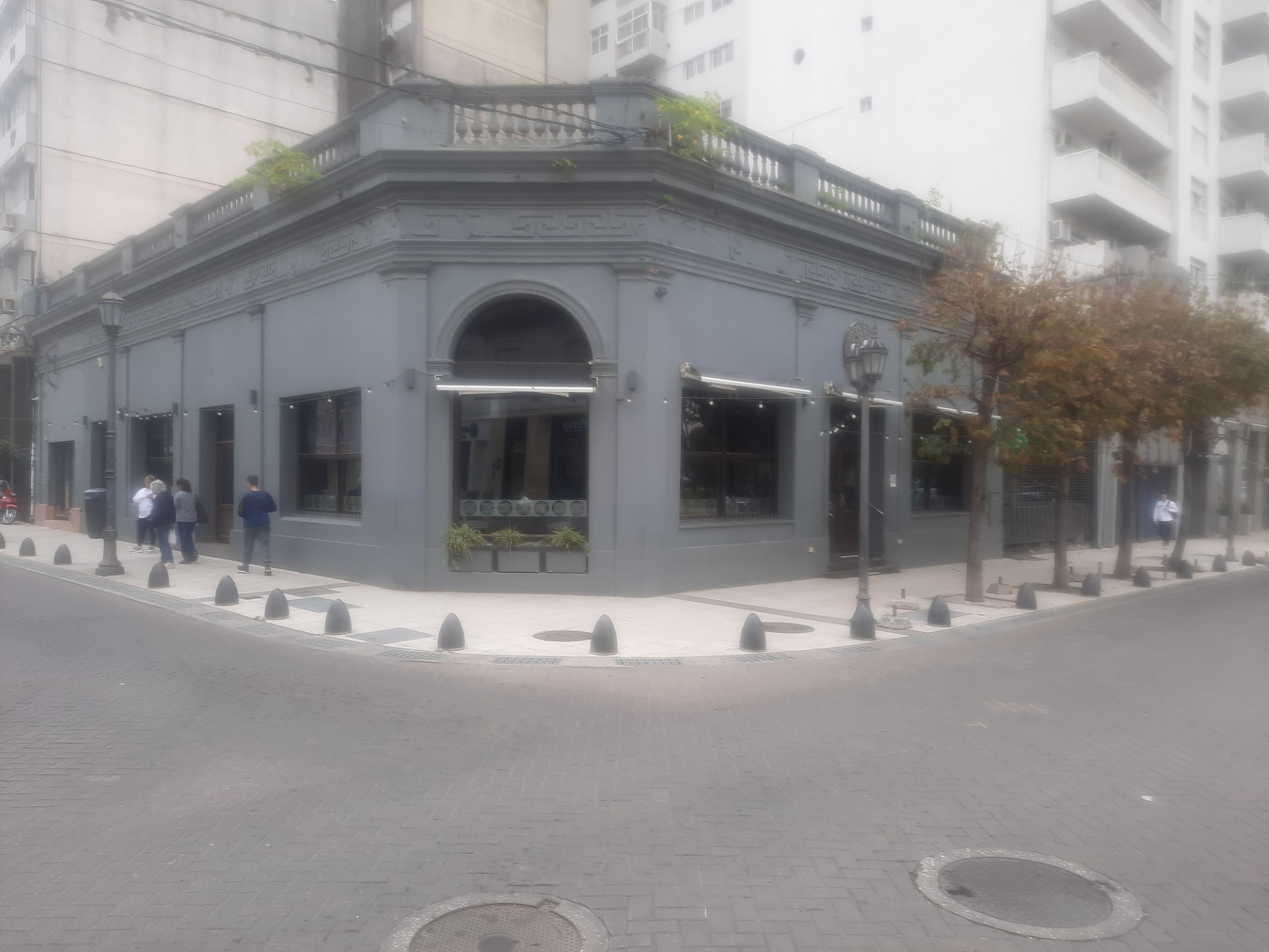 Lee más sobre el artículo Cerró el Café de la Plaza: ¿qué harán en esa esquina?