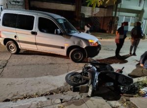 Lee más sobre el artículo Una joven motociclista con lesiones tras accidente en Barrio Urquiza