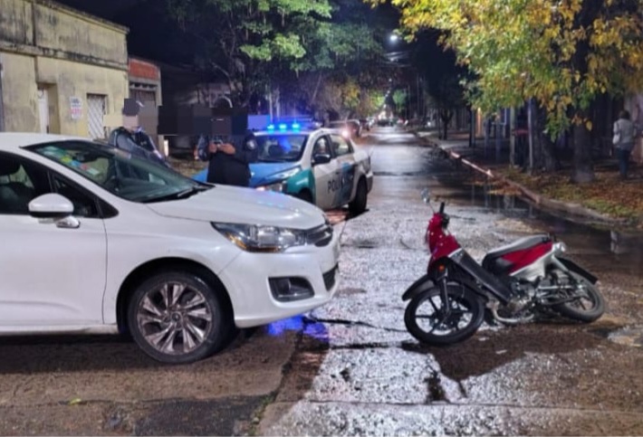 Lee más sobre el artículo Un hombre resultó herido tras choque entre moto y auto