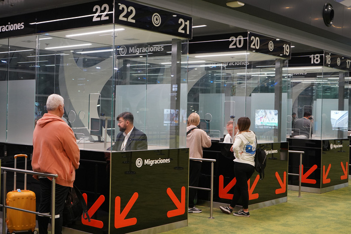 Lee más sobre el artículo El Gobierno oficializó la reforma migratoria: los cambios en ciudadanía, residencia, deportaciones, salud y educación