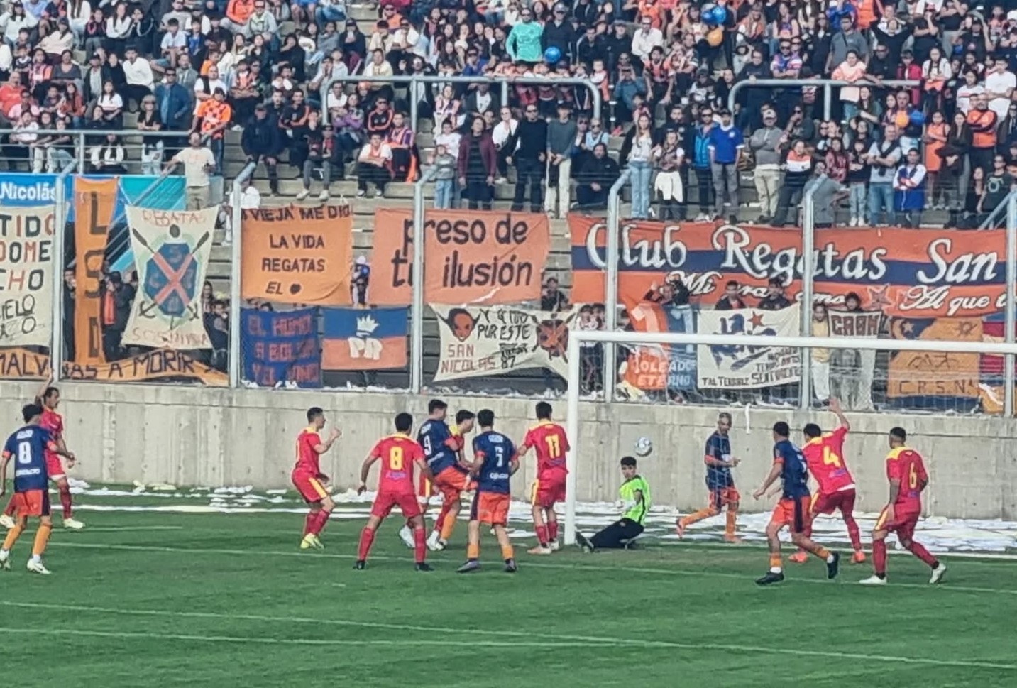 Lee más sobre el artículo Liga Nicoleña de Fútbol: Regatas le ganó el clásico a Belgrano en el Estadio San Nicolás