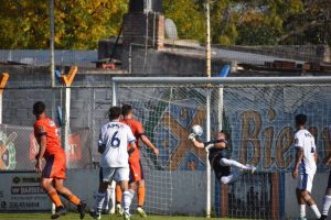 Lee más sobre el artículo Liga Nicoleña de Fútbol: Regatas venció a Somisa y se afianza en la punta del Torneo Apertura