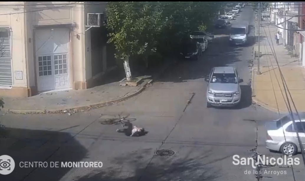 Lee más sobre el artículo Automovilista chocó con bicicleta en la zona céntrica