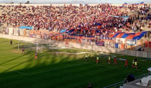 Lee más sobre el artículo Fútbol local: sancionan a Regatas por el uso de pirotecnia y deberá jugar sin público como local los próximos dos partidos
